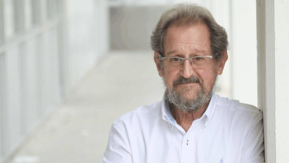 Fotografía que ilustra la noticia: Mor l'antropòleg Joan Prat, fundador del Departament d'Antropologia de la URV